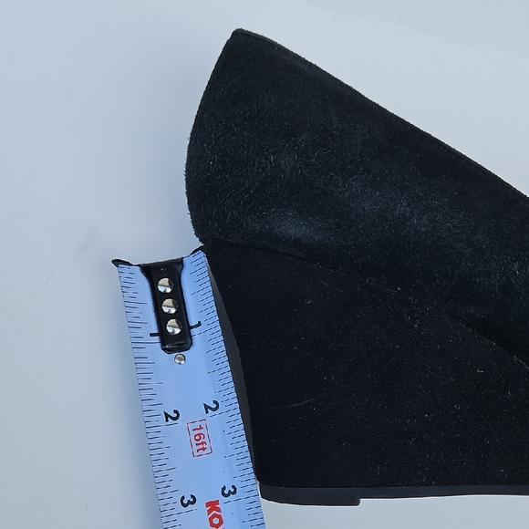 Marc Fisher Black Heels Classic Design - Picture 10 of 12